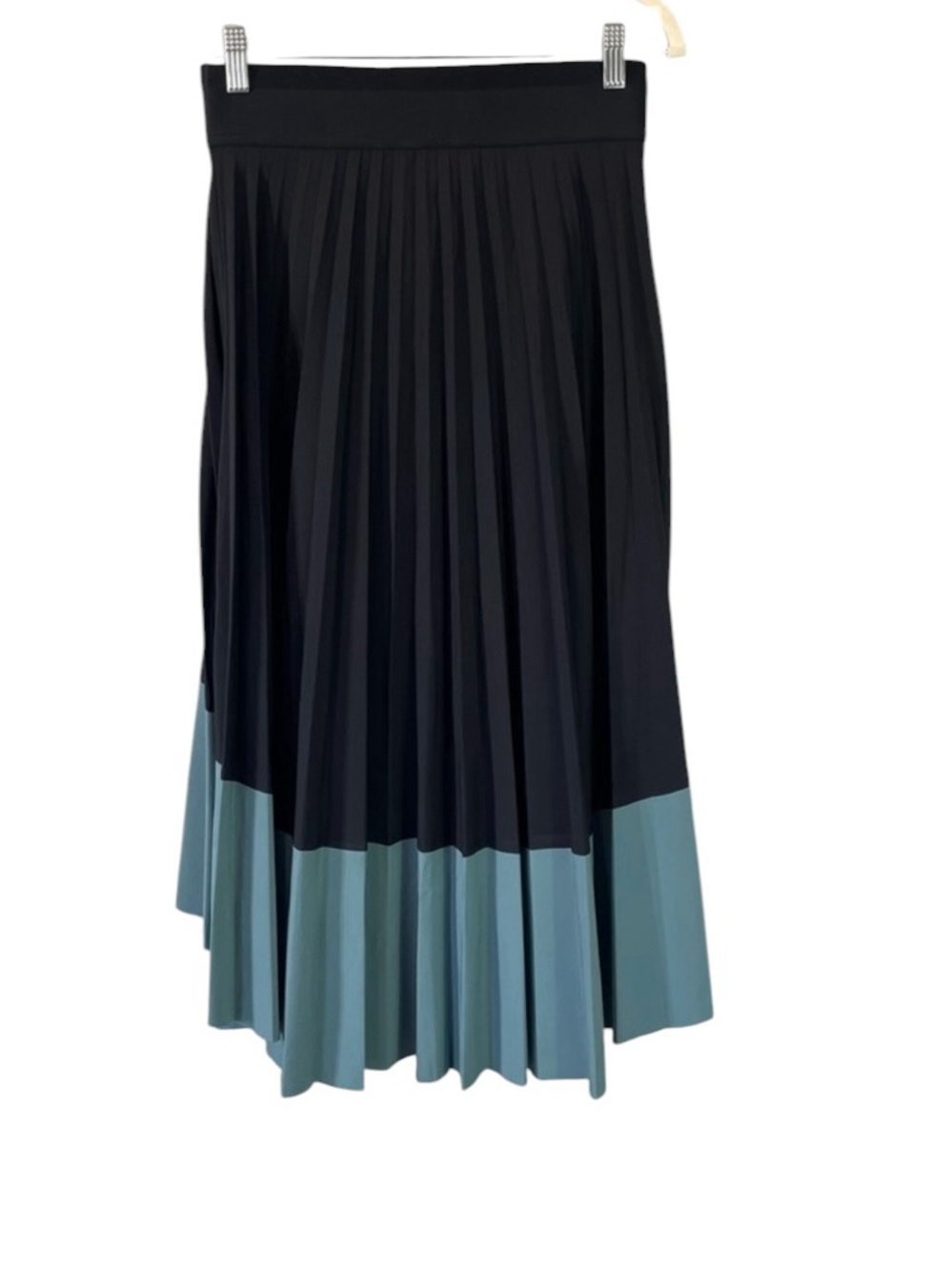 Athleta Swing Forward Black
Colorblock Pleated Midi Skirt Black - Picture 5 of 5